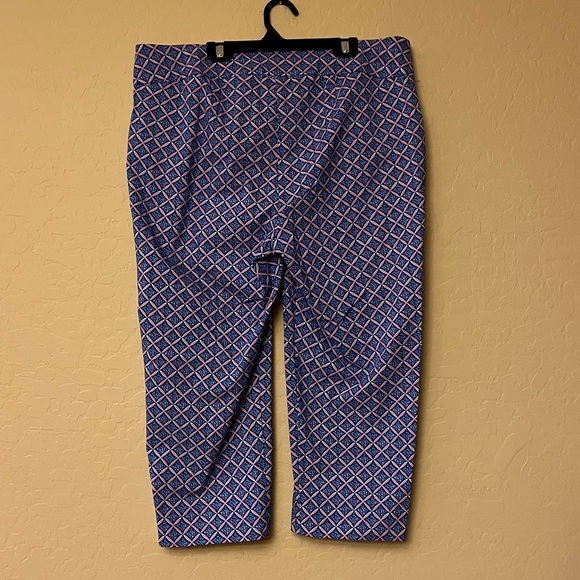 Chico’s Perfect Stretch Royal Blue/Pink/White Geometric Print Capris - Picture 13 of 15